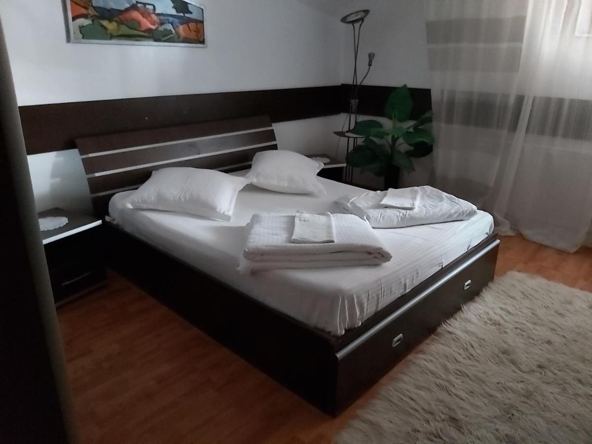 Hotel Turist 雷希察 外观 照片