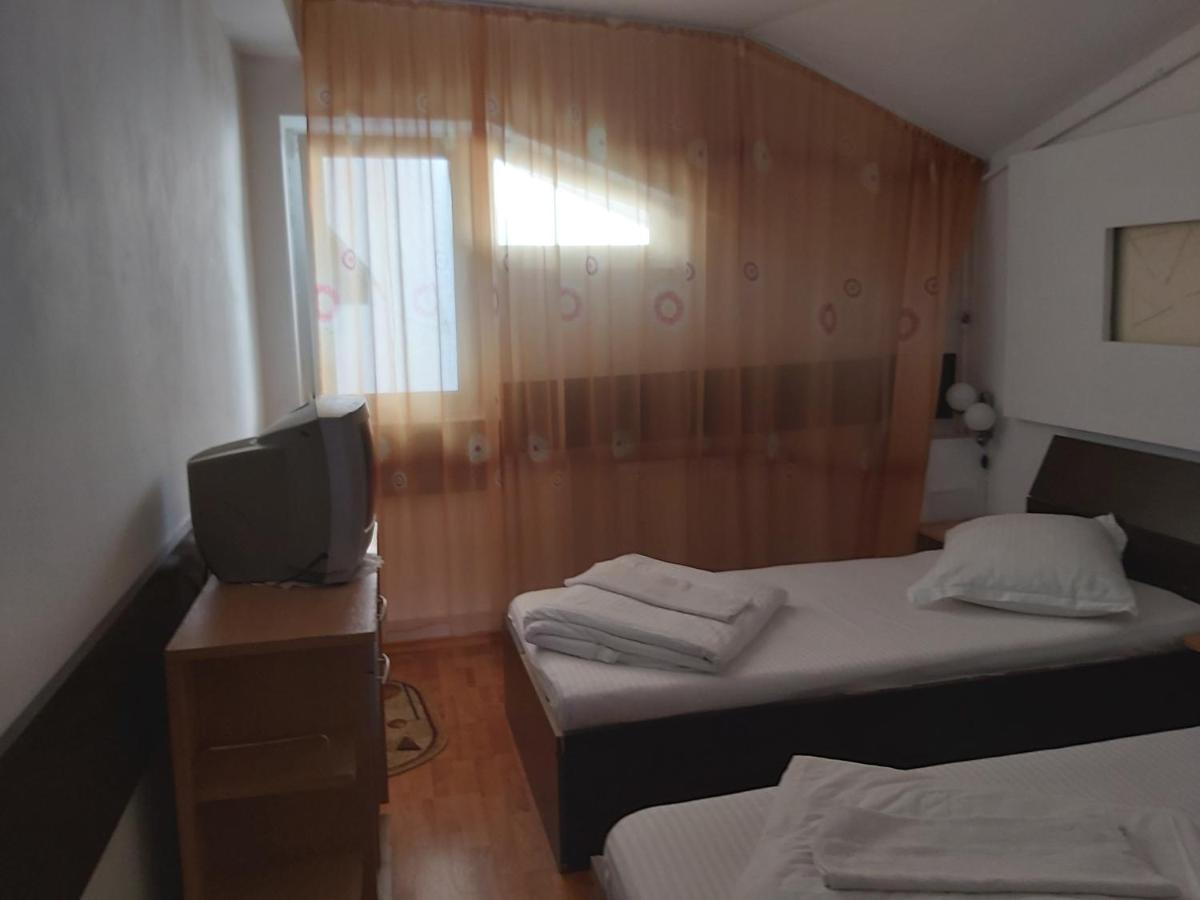 Hotel Turist 雷希察 外观 照片