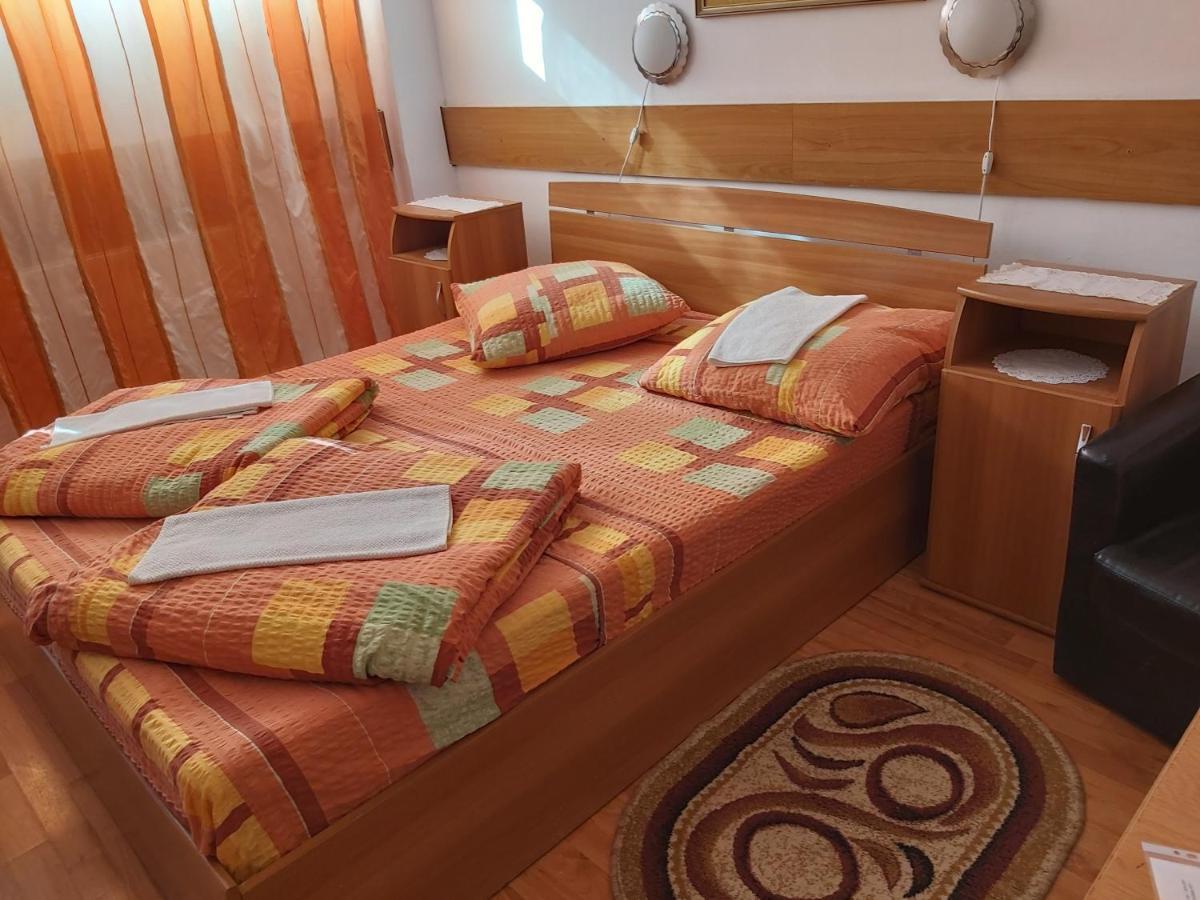 Hotel Turist 雷希察 外观 照片
