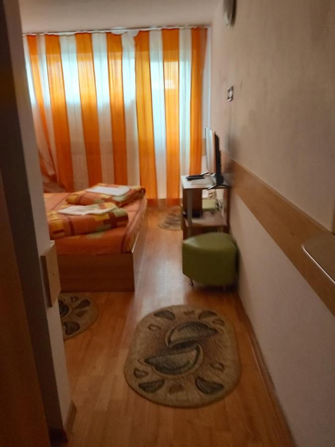 Hotel Turist 雷希察 外观 照片