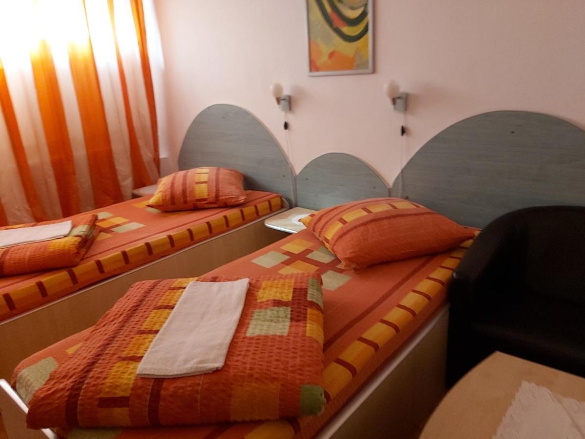 Hotel Turist 雷希察 外观 照片